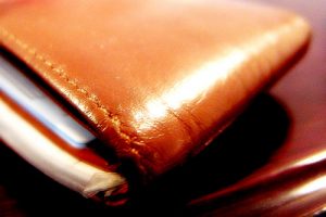 8 Ways to Limit Financial Loss from Theft of a Purse or Wallet